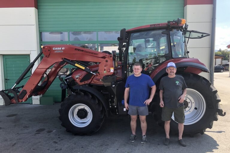 Übergabe Case Farmall 90 C Familie Gutlederer