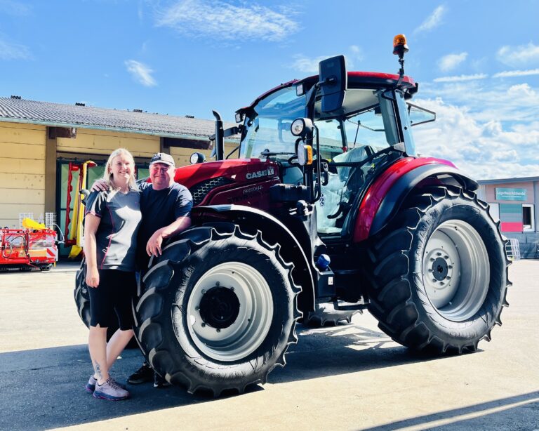 Fam.Zeilinger-Case IH Farmall 100C.PU2026